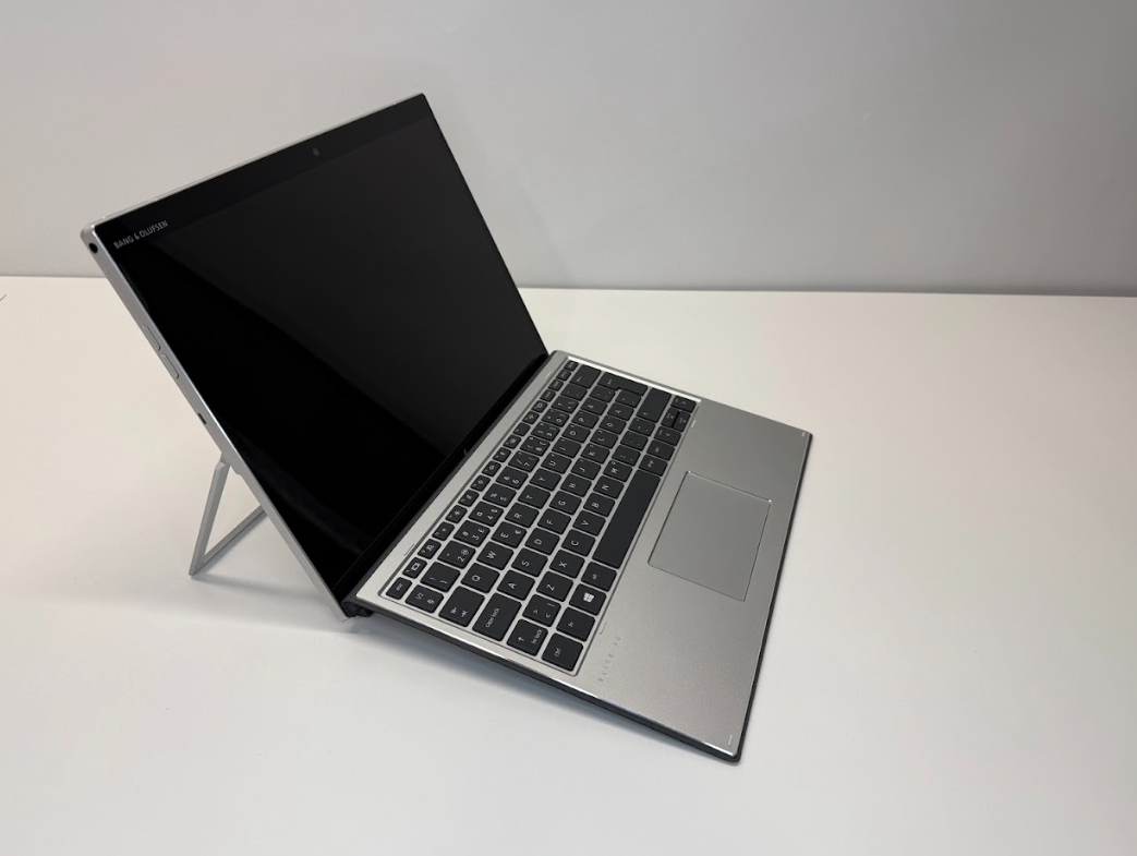 HP Renewed - Grade A - Elite x2 G8 Tablet - 13.9 " - i5-1135G7 - 8 GB - SSD - 256 GB - Intel Iris Xe Graphics - Windows 11 Pro - Keyboard language Swedish - 12 month(s)