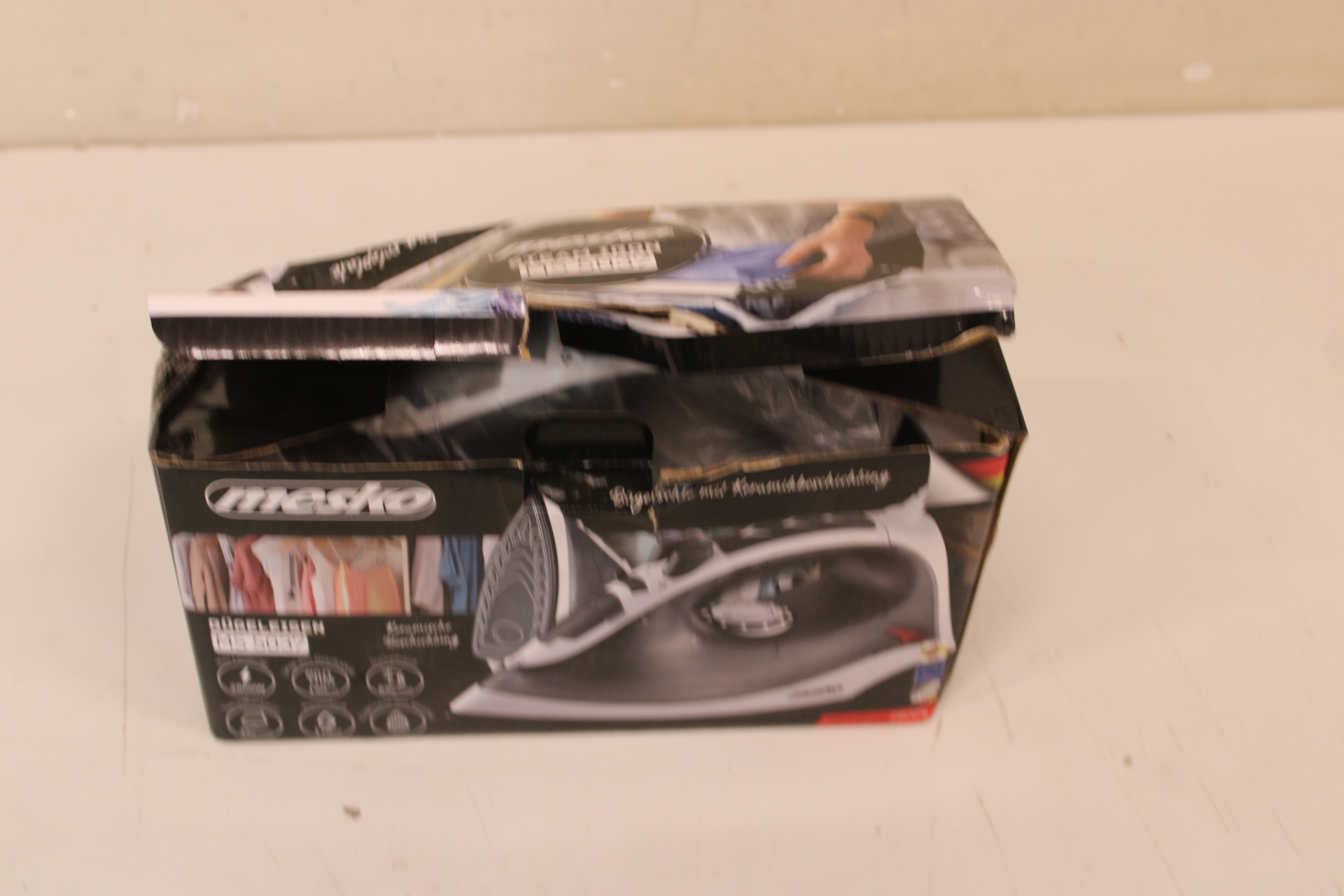 SALE OUT. Mesko MS 5037 Steam iron 2800W, Grey - Mesko MS 5037 - Steam Iron - 2800 W - Water tank capacity 170 ml - Continuous steam 35 g/min - Grey - DAMAGED PACKAGING, SCRATCHED ON KERAMIC PLATE