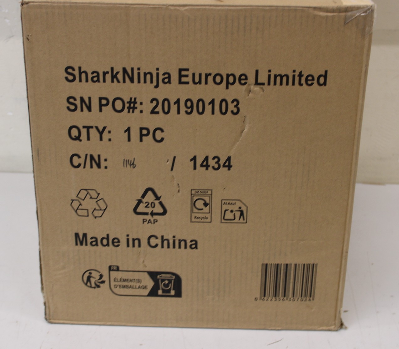 SALE OUT. Shark StainStriker HairPro Deep cleaner PX250EUT - Shark USED, DIRTY, MISSING 1 UNIT LIQVID BOTTLE