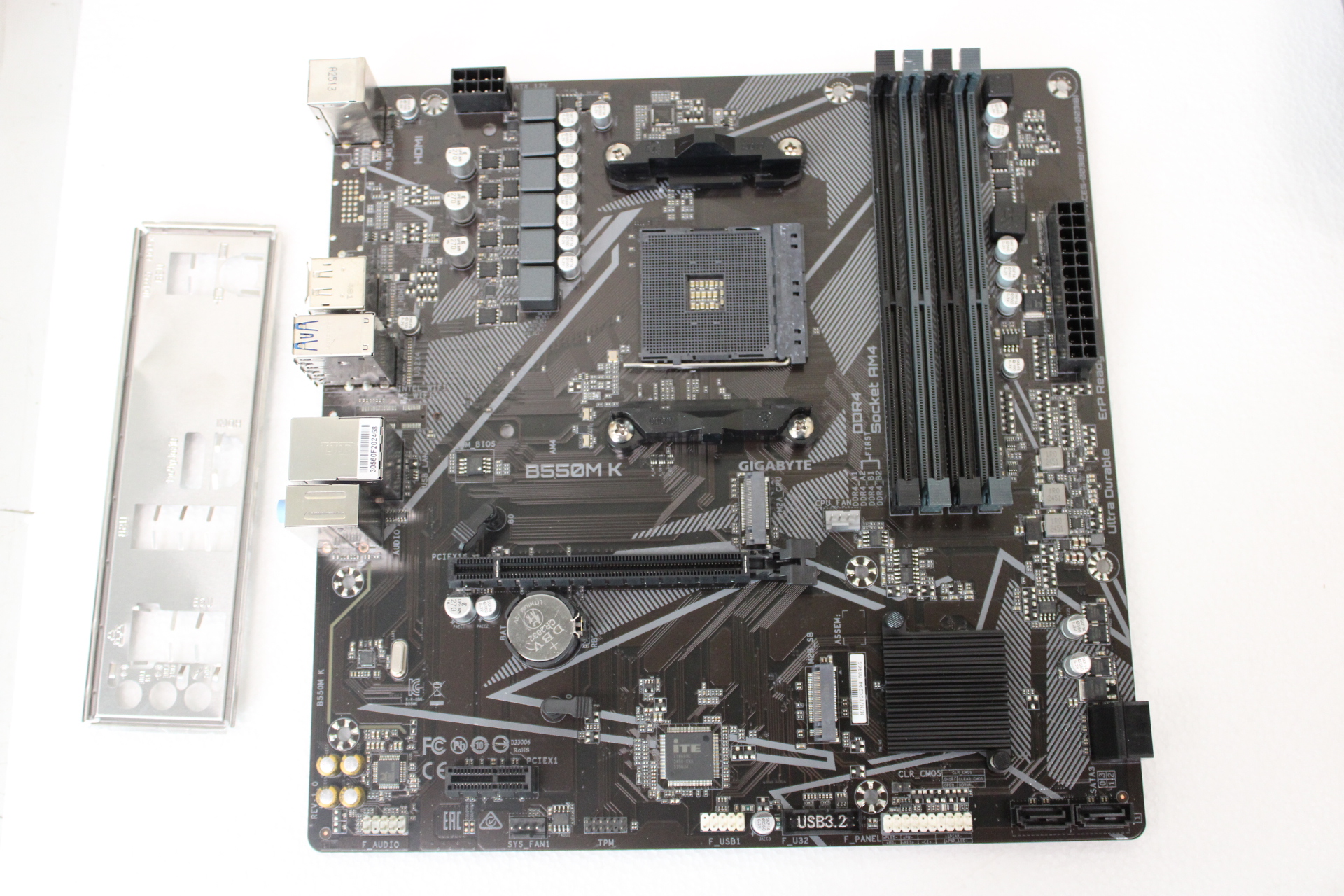 SALE OUT. Gigabyte B550M K 1.0 M/B - Processor family AMD - Processor socket AM4 - DDR4 DIMM - Memory slots 4 - Supported hard disk drive interfaces 	SATA, M.2 - Number of SATA connectors 4 - Chipset AMD B550 - Micro ATX - REFURBISHED, WITHOUT ORIGINAL PA