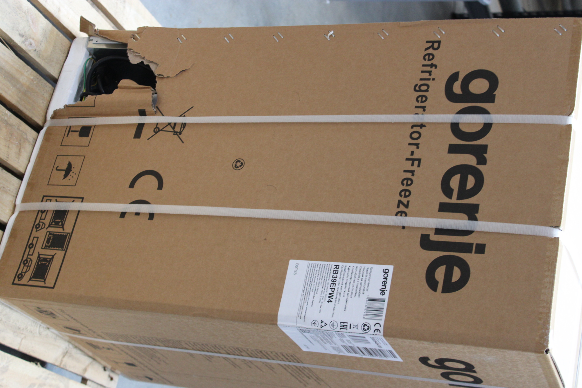 SALE OUT. Gorenje - Refrigerator - RB39EPW4 - Energy efficiency class E - Freestanding - Larder - Height 84.2 cm - 38 dB - White - DAMAGED PACKAGING