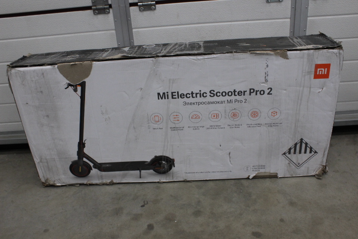 SALE OUT. Xiaomi Mi Electric Scooter Pro 2 (Black) - Xiaomi Mi Electric Scooter Pro 2 - 600 W - 25 km/h - 3 month(s) - Black - DAMAGED PACKAGING, USED, REFURBISHED, MISSING ACCESSORIES