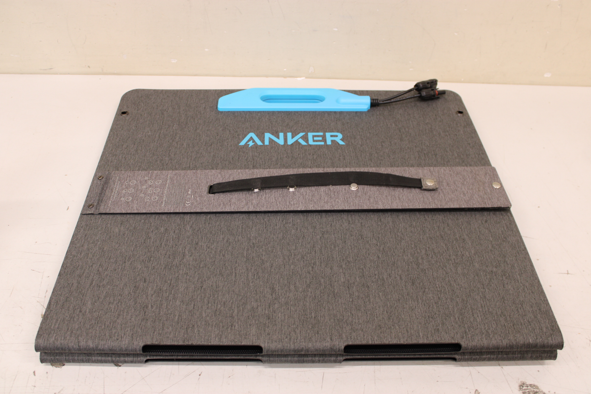 SALE OUT. Anker Solix - 200 W - SOLIX - Foldable Solar Panel - USED, SCRATCHES ON TOP