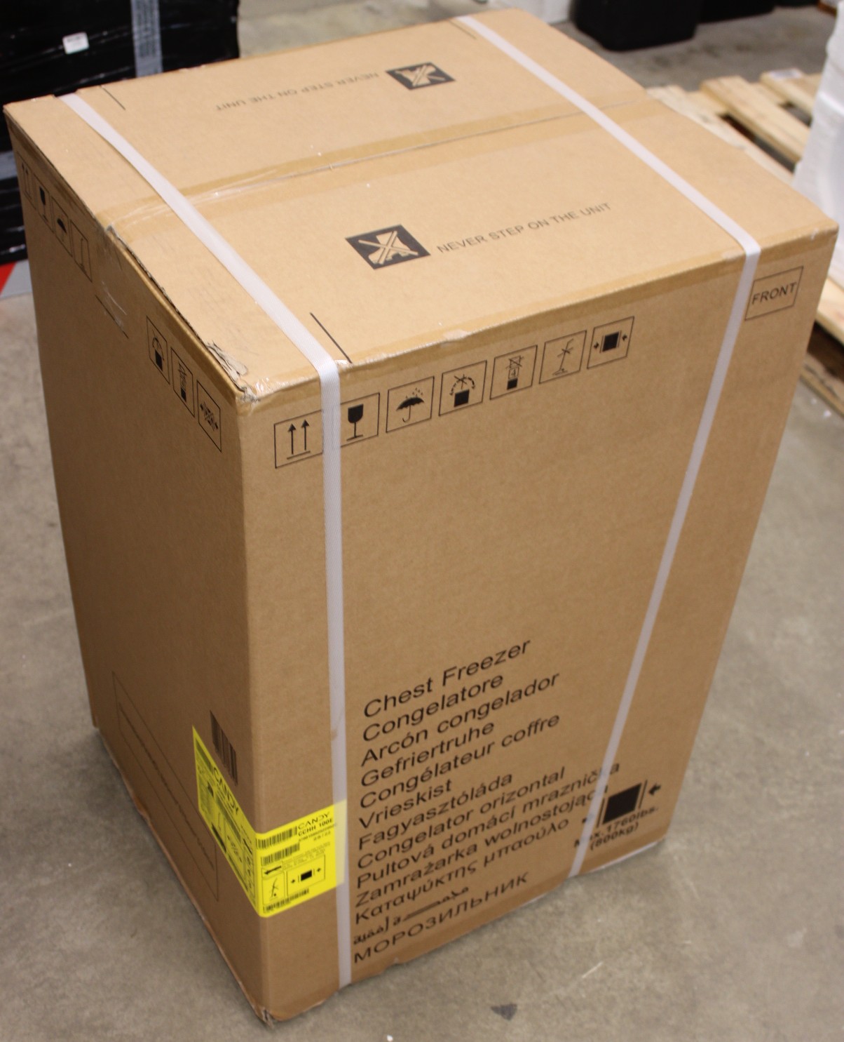 SALE OUT. - Candy - Freezer - CCHH 100E - Energy efficiency class E - Chest - Free standing - Height 84.5 cm - Total net capacity 97 L - White - DAMAGED PACKAGING, DENTED FRONT AND LEFT SIDE