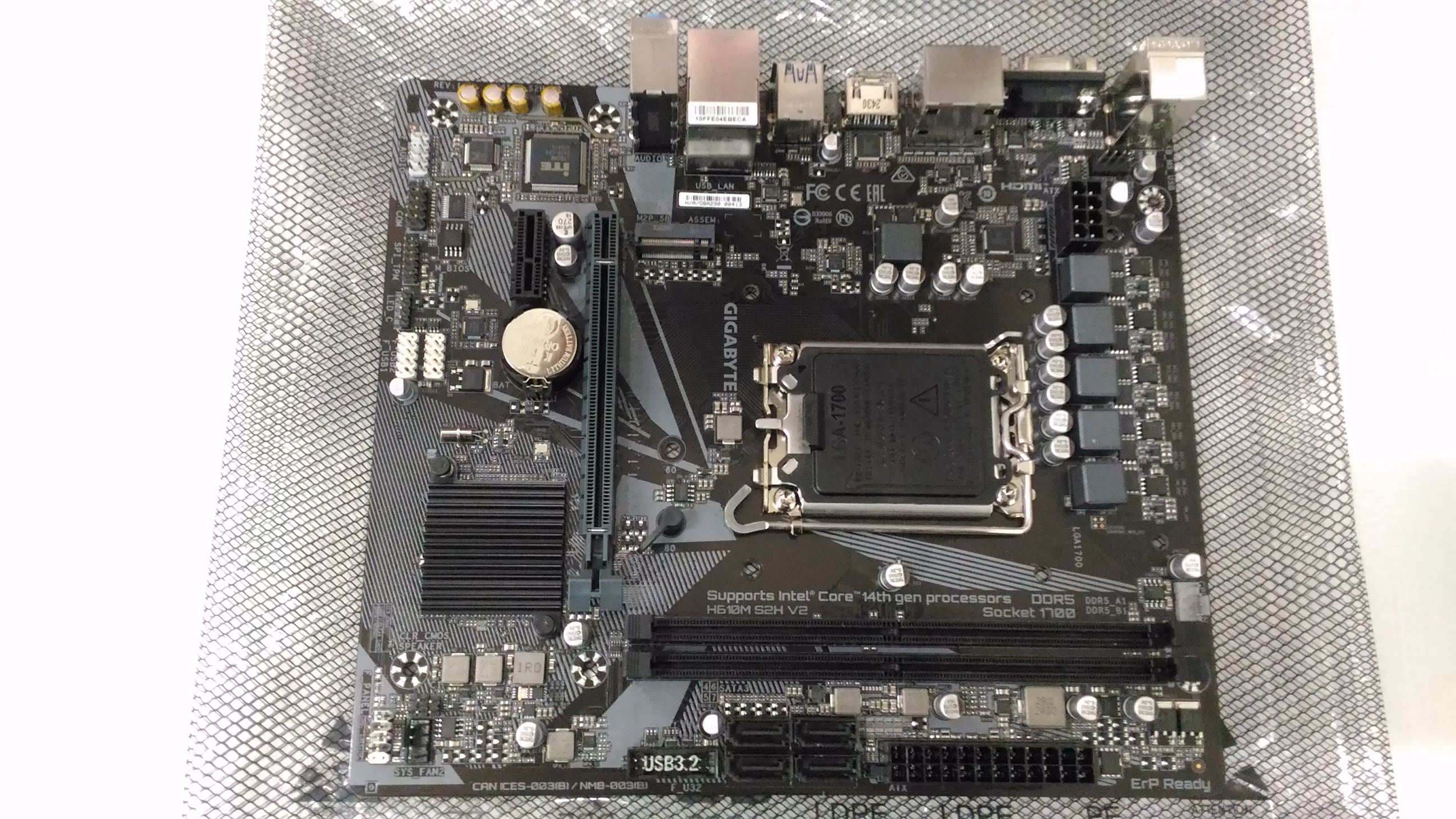 SALE OUT. Gigabyte H610M S2H V2 1.0 - Processor family Intel - Processor socket LGA1700 - DDR5 DIMM - Supported hard disk drive interfaces M.2, SATA - Number of SATA connectors 4 - REFURBISHED, WITHOUT ORIGINAL PACKAGING AND ACCESSORIES, ONLY BACK PANEL I