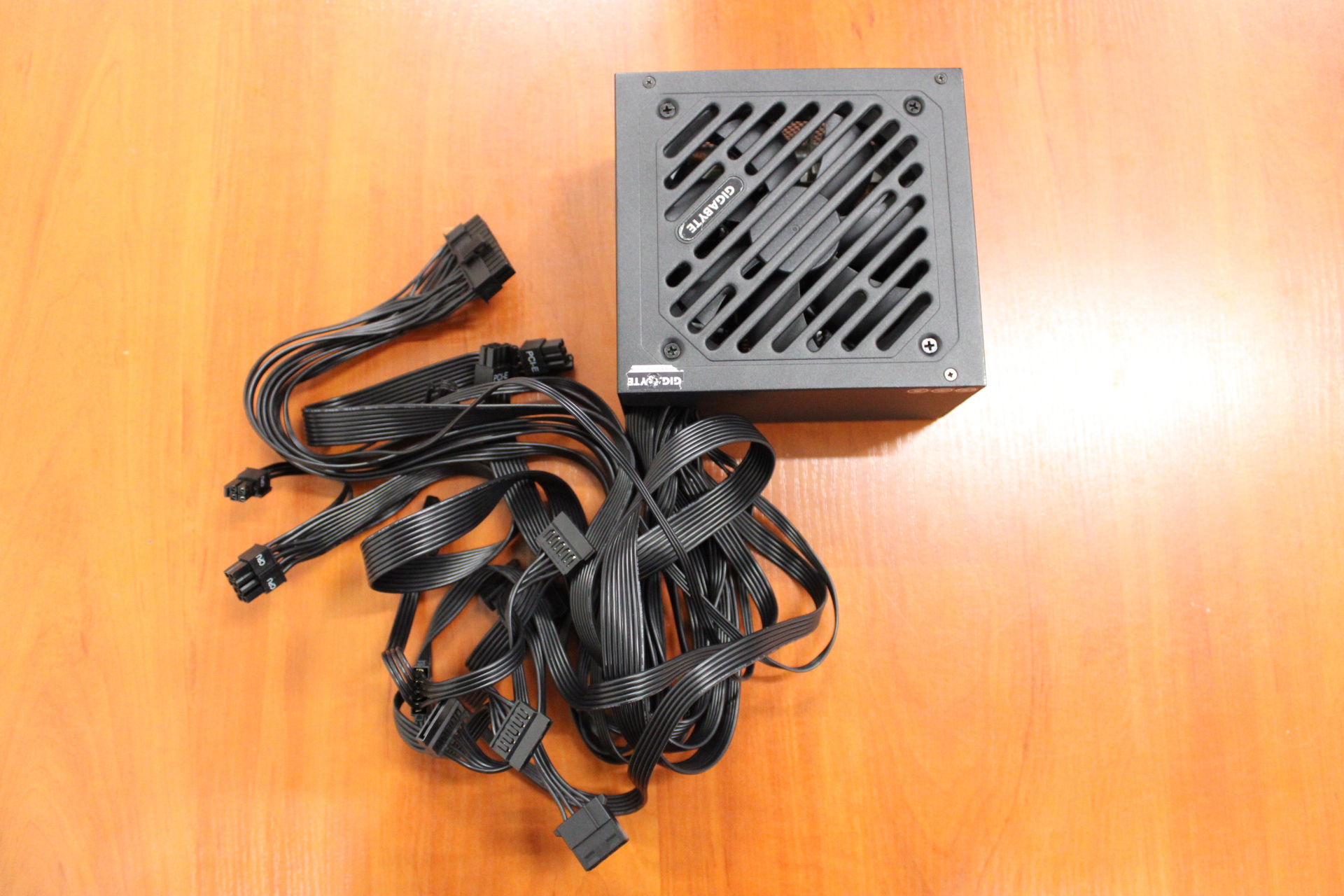 SALE OUT. Gigabyte PSU - GP-P650SS GEU1 - 650 W - REFURBISHED, WITHOUT ORIGINAL PACKAGING, MANUAL AND ACCESSORIES