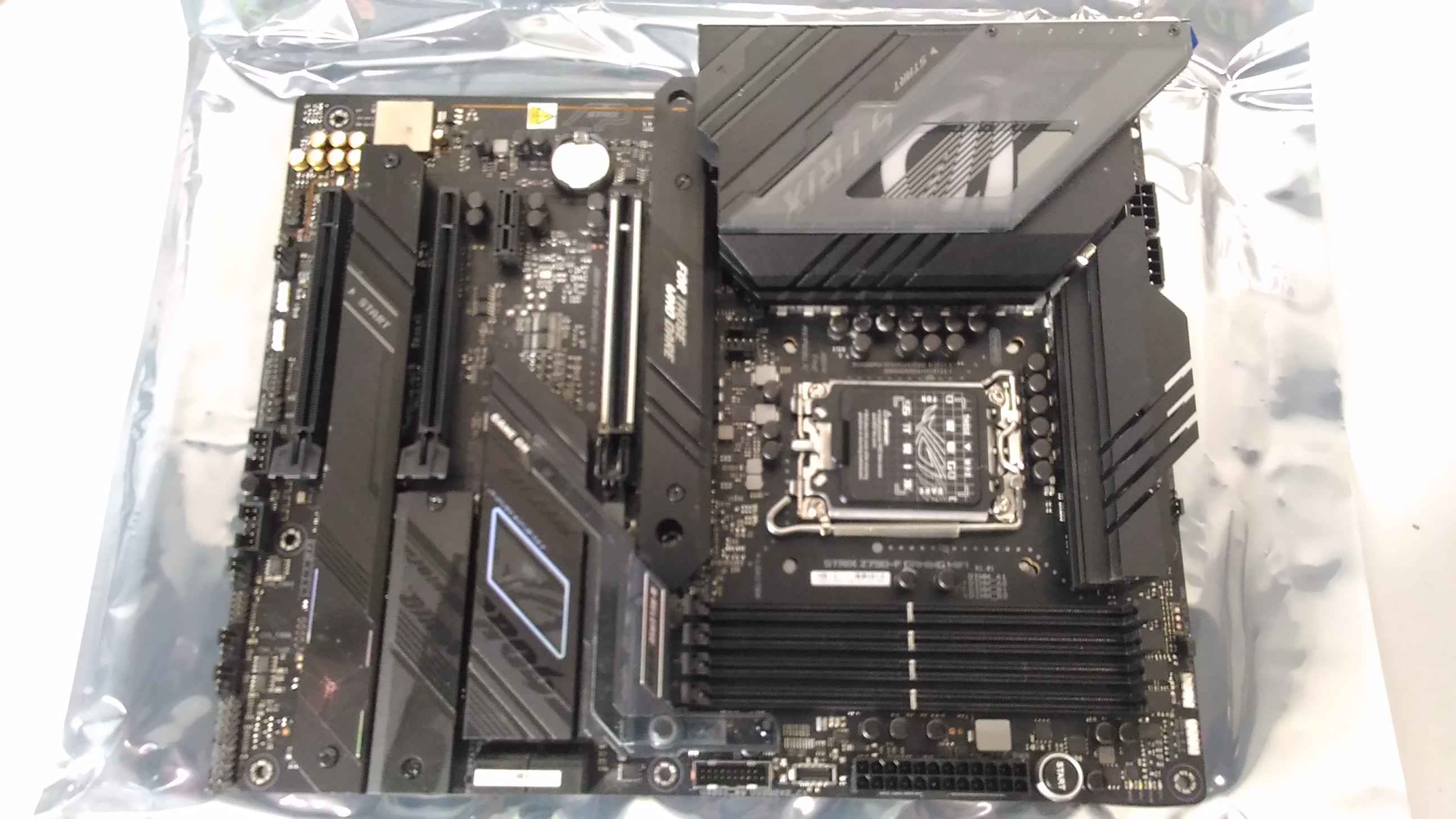 SALE OUT. Asus ROG STRIX Z790-F GAMING WIFI - Processor family Intel - Processor socket  LGA1700 - DDR5 DIMM - Memory slots 4 - Supported hard disk drive interfaces 	SATA, M.2 - Number of SATA connectors 4 - Chipset Intel Z790 - ATX - USED, REFURBISHED, W