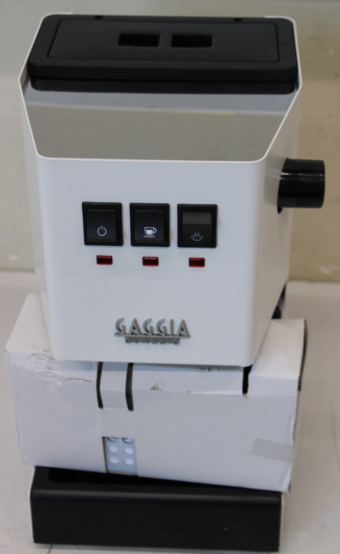 SALE OUT. - Gaggia Coffee Maker - RI9481/13 Classic Evo - Pump pressure 15 bar - Built-in milk frother - Ground - 1300 W - White - DAMAGED PACKAGING, CRACKED PLASTIC
